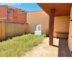 CASA EN VENTA CON 3 DORMITORIOS, 2 BAÑOS, ASEO, PATIO Y GARAJE EN BENEGILES, ZAMORA.
