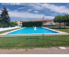 CASA EN VENTA DE 6 DORMITORIOS, 4 BAÑOS, JARDÍN Y GARAJE EN URB. LAS VILLAS, MORALES DEL VINO.