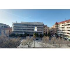 PISO EN VENTA DE 3 DORMITORIOS, MIRADOR, 2 BAÑOS Y PLAZA DE GARAJE EN PLENO CENTRO DE ZAMORA.