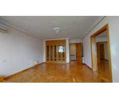 PISO EN VENTA DE 3 DORMITORIOS, MIRADOR, 2 BAÑOS Y PLAZA DE GARAJE EN PLENO CENTRO DE ZAMORA.