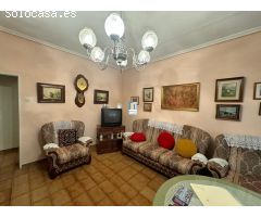 PISO EN VENTA DE 3 DORMITORIOS JUNTO A TRES CRUCES, ZAMORA.