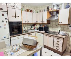 PISO EN VENTA DE 4 DORMITORIOS, 2 BAÑOS, GARAJE Y TRASTERO EN ZONA TRES CRUCES, ZAMORA.