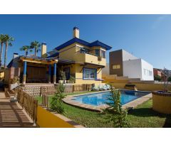 Preciosa Villa en una zona inmejorable del Rincón de la Victoria - Málaga
