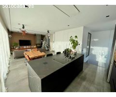 Vendemos una Elegante y Moderna Villa con Impresionantes Vistas al Mar