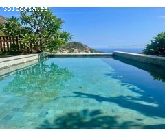 Vendemos una Elegante y Moderna Villa con Impresionantes Vistas al Mar
