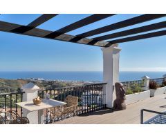 Calahonda Alta - Impresionante Atico con Alma Vistas al Mar 360º Garaje, Trastero, 4 Piscinas