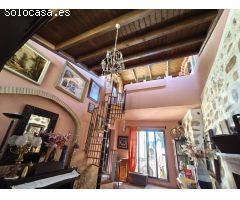 Chalet con personalidad en Fuengirola, cerca de la playa y con piscina privada