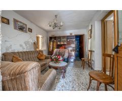 Oportunidad Única en Gójar, Granada: Casa Antigua para Reformar