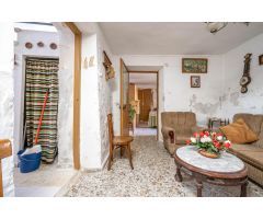 Oportunidad Única en Gójar, Granada: Casa Antigua para Reformar