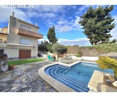Elegante casa con vistas al mar