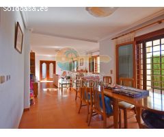 PRECIOSO CHALET CON VISTAS AL MAR EN LA ZONA DE LA CUMBRE