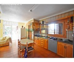PRECIOSO CHALET CON VISTAS AL MAR EN LA ZONA DE LA CUMBRE