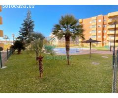 COQUETO APARTAMENTO EN RESIDENCIAL CON PISCINA, CERCA DEL MAR.