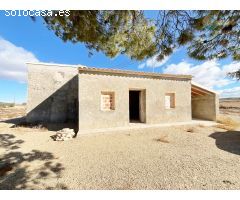 CASA DE CAMPO CON TERRENO EN LAS CAÑADAS DE ALHAMA