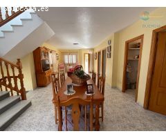 FANTASTICO CHALET CON AMPLIAS TERRAZAS Y SOTANO A 50 METROS DE LA PLAYA