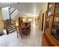 FANTASTICO CHALET CON AMPLIAS TERRAZAS Y SOTANO A 50 METROS DE LA PLAYA
