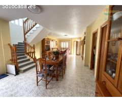 FANTASTICO CHALET CON AMPLIAS TERRAZAS Y SOTANO A 50 METROS DE LA PLAYA
