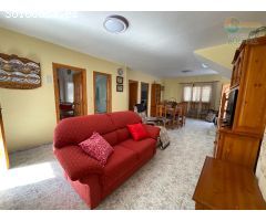 FANTASTICO CHALET CON AMPLIAS TERRAZAS Y SOTANO A 50 METROS DE LA PLAYA