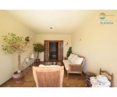 PRECIOSO CHALET CON PISCINA Y PISTA DEPORTIVA.