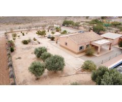 FINCA CON TERRENO Y APARTAMENTO INDEPENDIENTE MUY CERCA DE AEROPUERTO MURCIA - REF 686