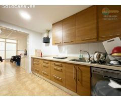 AMPLIA VIVIENDA CON PISCINA PRIVADA, CERCA DE LA PLAYA
