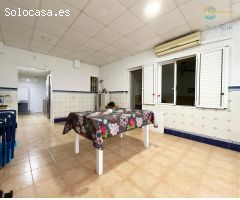 AMPLIA VIVIENDA CON PISCINA PRIVADA, CERCA DE LA PLAYA