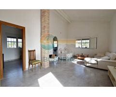 CASA DE CAMPO RECIÉN CONSTRUIDA CON AMPLIO TERRENO.