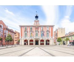 OPORTUNIDAD COCHERA CERRADA EN EL CENTRO DE MIERES