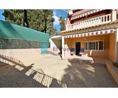 DÚPLEX REFORMADO CON GRANDES ESTANCIAS Y EN ESQUINA - REF 1295