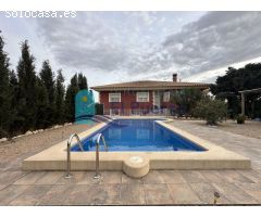 CHALET CON PISCINA EN EL PARETÓN - REF 2215