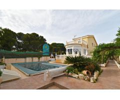 CHALET EN SEGUNDA LÍNEA CON PISCINA PRIVADA Y VISTAS AL MAR A MENOS DE 100M DE LA PLAYA – REF. 744