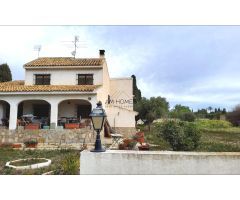 Chalet en Mutxavista con cuadra para caballos