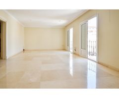 SE VENDE  DUPLEX 4 DORMITORIOS EN PLENO CENTRO FUENGIROLA