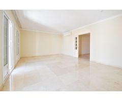 SE VENDE  DUPLEX 4 DORMITORIOS EN PLENO CENTRO FUENGIROLA