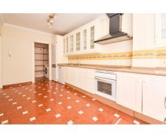 SE VENDE  DUPLEX 4 DORMITORIOS EN PLENO CENTRO FUENGIROLA
