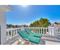 LUMINOSA VILLA CON VISTAS AL MAR EN TORREBLANCA, PISCINA Y GARAJE
