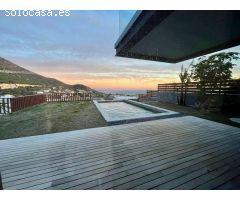 Vendemos una Elegante y Moderna Villa con Impresionantes Vistas al Mar