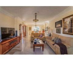 Villa seminueva 414 m2, 5 dorm. + bodega 3 baños y aseo, vistas a mar y parque. Piscina garajes