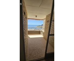 APARTAMENTO DE 3 DORMITORIOS EN PRIMERA LINEA DE PLAYA EN TORREVIEJA.