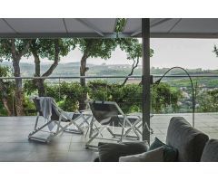 Exclusiva Propiedad de Diseño con gran terreno y vista al mar. Zona cotizada a 5 km de la costa.