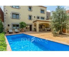 Casa de Pueblo en Venta en Begur, Girona