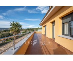 Gran chalet muy confortable en una bonita zona a 1,5 km de la playas de la Costa Brava.