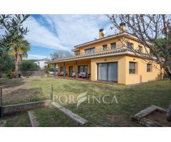 Gran chalet muy confortable en una bonita zona a 1,5 km de la playas de la Costa Brava.