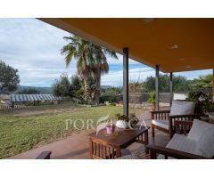 Gran chalet muy confortable en una bonita zona a 1,5 km de la playas de la Costa Brava.