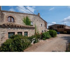 Encantadora casa de piedra con 3 habitaciones en un pueblo muy tranquilo cerca de Palamos.
