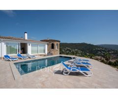 Villa de lujo con vistas al mar , licencia turística, en una ubicación inmejorable en Cabanyes