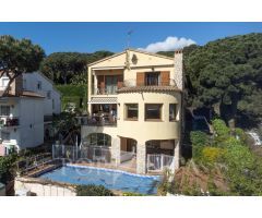 Villa con exclusivas vistas al mar, piscina y ascensor en Calonge, a menos de 1 km del mar