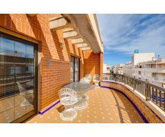 ¡ ALQUILER LARGA TEMPORADA! ATICO DUPLEX DE 250M2 EN EL CENTRO DE TORREVIEJA
