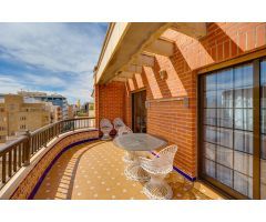 ¡ ALQUILER LARGA TEMPORADA! ATICO DUPLEX DE 250M2 EN EL CENTRO DE TORREVIEJA