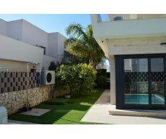 CHALET INDEPENDIENTE DE 3 DORMITORIOS CON PISCINA PROPIA EN PILAR DE LA HORADADA